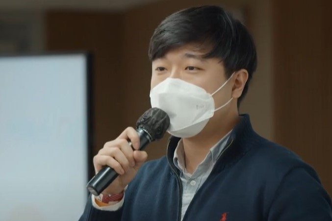 RECON Labs' CEO Ban Seong-hoon speaks at D. Day startup demo event.