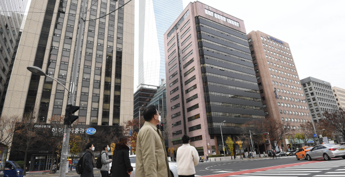 Yeouido,　the　main　financial　street　in　South　Korea