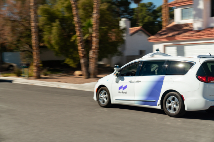 Hyundai　Motor's　autonomous　JV　Motional,　being　tested　on　a　public　road