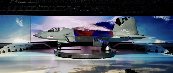 Korea's　first　prototype　of　its　next-generation　fighter,　the　KF-21