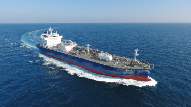 An LPG carrier constructed by Hyundai Mipo Dockyard (Courtesy of Hyundai Heavy Industries)