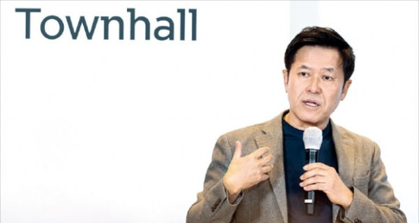SK Telecom CEO Park Jung-ho explains the company spin-off (Courtesy of SK Telecom)