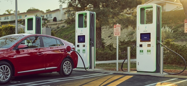 Signet　EV　chargers　in　the　US　(Courtesy　of　SK)
