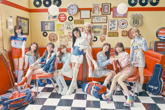 JYP's　girl　group　NiziU　has　been　topping　the　charts　in　Japan.