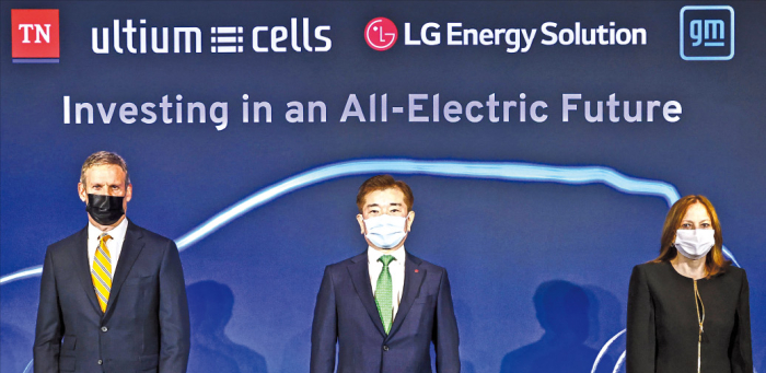 LG Energy and GM made a joint announcement of their 2nd EV battery plant construction in the US: Tennessee Governor Bill Lee (on left), LG Energy Solution CEO Kim Jong-hyun (at center) and General Motors Chairman Mary Barra (on right)