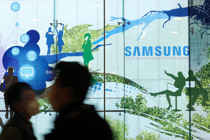 Samsung unveils mid-band 5G equipment to target .9 bn US market