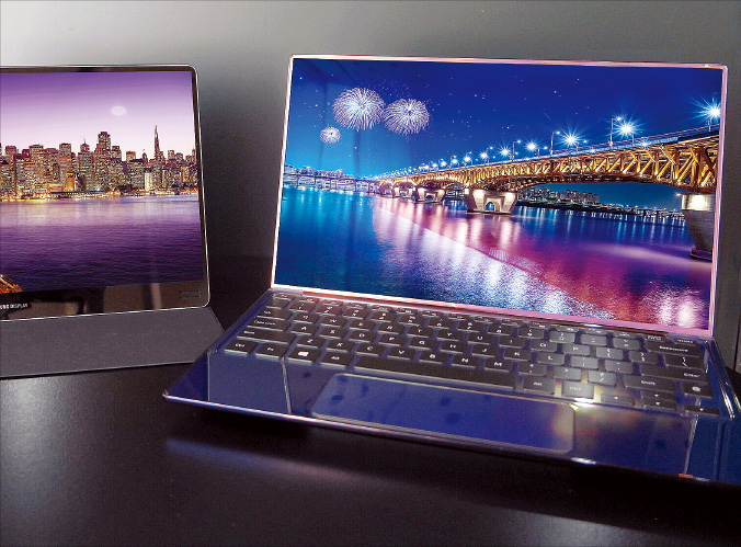 Samsung　Display's　laptop　panels