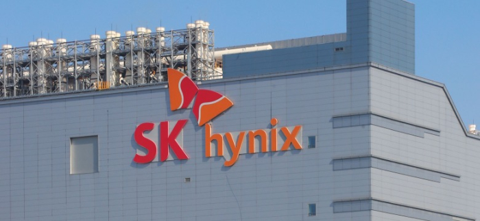 SK　Hynix　mulls　foundry　expansion,　advances　capex　to　ease　chip　shortage