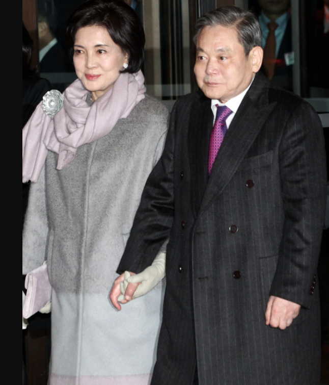 The late Samsung Chairman Lee Kun-hee with wife Hong Ra-hee, director of Leeum, Samsung Museum of Art