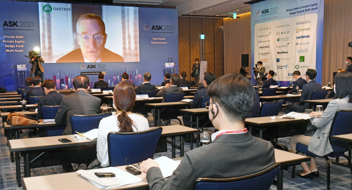 Howard Marks, co-founder and co-chairman of Oaktree Capital Management, delivers a keynote speech for the ASK Summit 2021