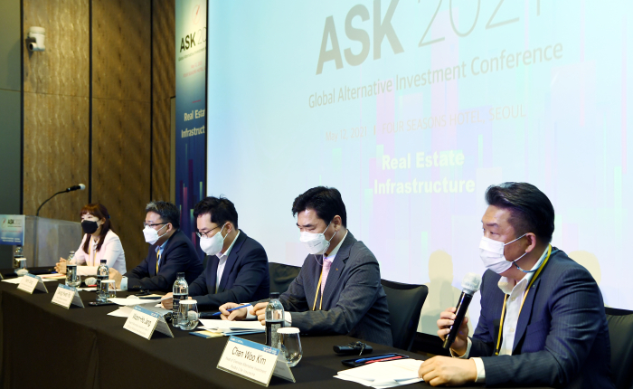 Kyobo Life's overseas alternative investment head Kim Chan-woo speaks during the panel talks