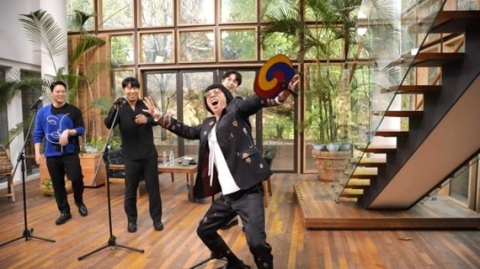 SG Wannabe performed on a popular TV program last month.