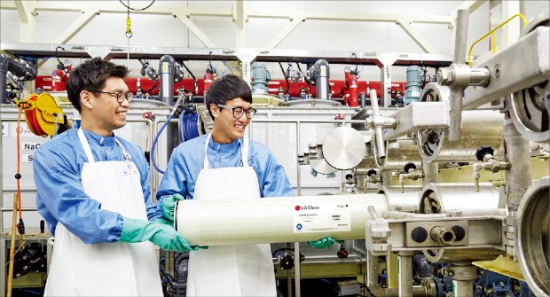 LG　Chem's　reverse　osmosis　(RO)　filter　manufacturing　plant　in　Cheongju,　South　Korea