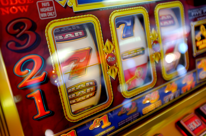 Slot　machine　(Source:　Getty　Images　Bank)