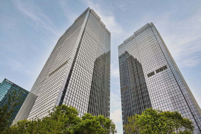 The　exterior　of　Josun　Palace　in　Gangnam