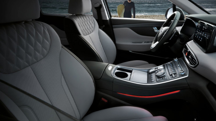 Interior of the Hyundai Santa Fe Hybrid