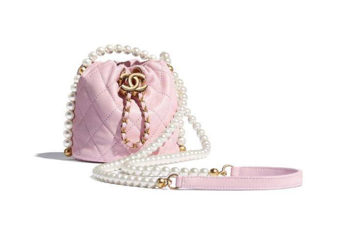Chanel's　mini　drawstring　bag