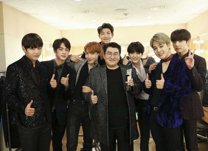 HYBE　Chairman　Bang　Si-hyuk　(center)　with　BTS　members.