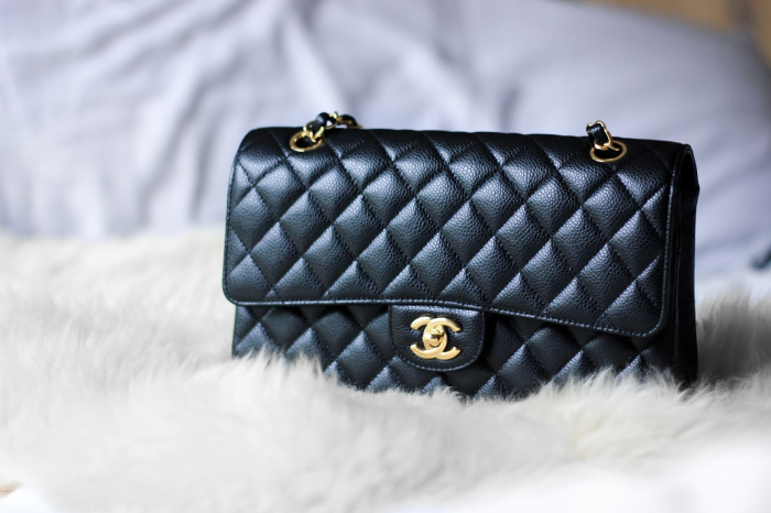 Chanel　Classic　Caviar　Medium　Flap　Bag