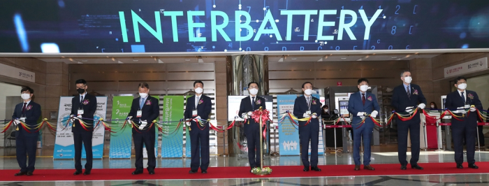 The　InterBattery　2021,　a　battery　industry　exhibition　being　held　in　Korea　until　Friday.