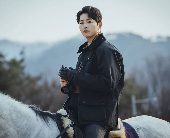 Korean　actor　Song　Joong-ki　wearing　a　Barbour　jacket