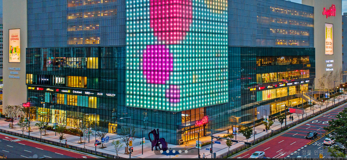 Starfield City Bucheon, owned by E-Mart, is being offered as collateral for a new loan.