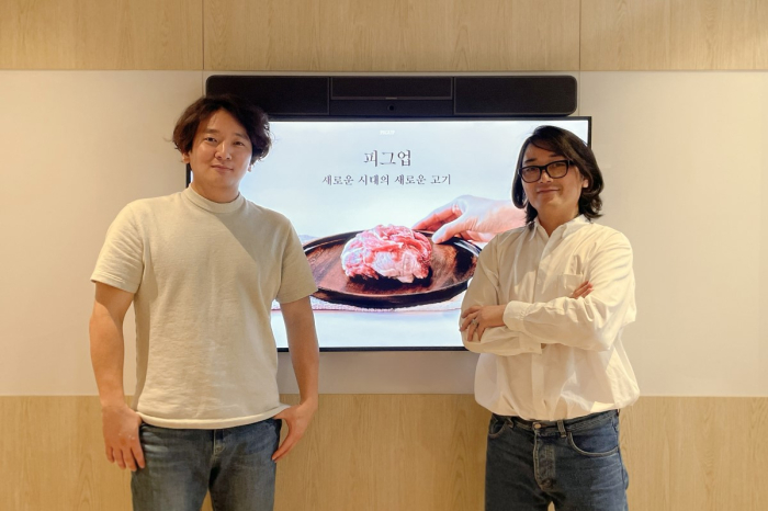 PigUp co-founders: Lee Won-woo (left) and Shin Woo-sup (right)