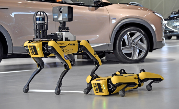 Boston　Dynamics'　dog-like　robot　spot
