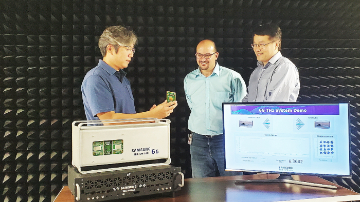 Samsung researchers (from left) Choi won-suk, Shadi Abu-Surra, Gary Xu with the 6G THz system.