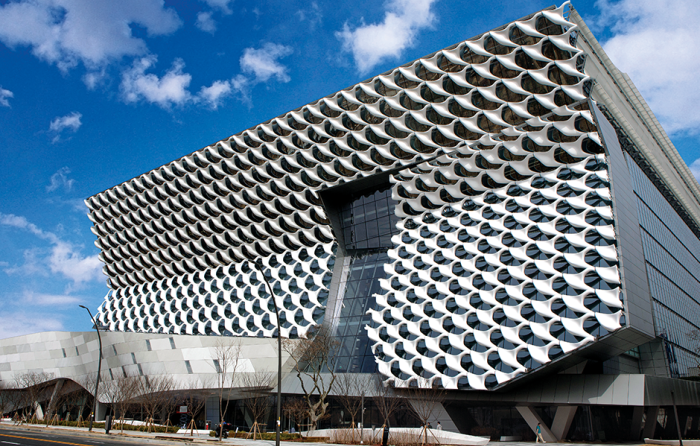 One & Only Tower, Kolon Group's corporate headquarters building located in Seoul.