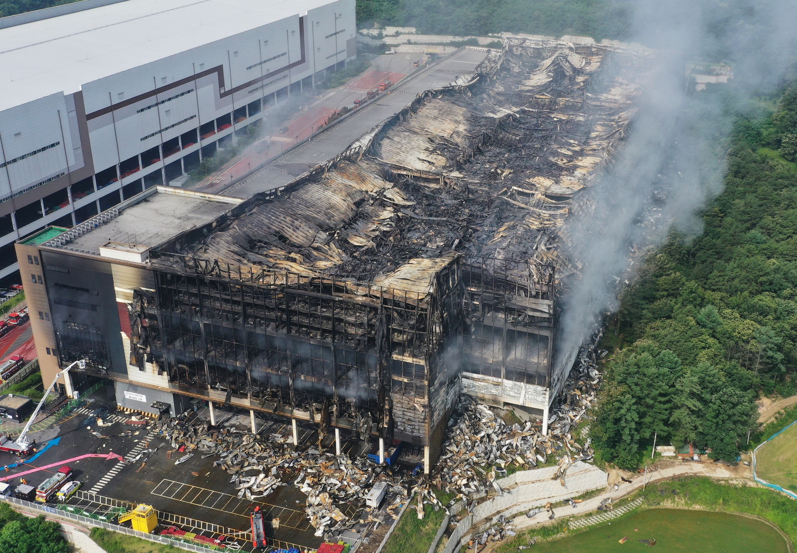 Incheon Logistics Fire Triggers Collapse Fears at Coupang Facility