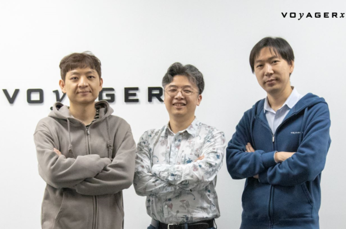 Kim　Moo-gung　(left),　head　of　mobile　scanner　app　vFlat;　Nam　Se-dong,　the　co-founder　and　CEO　of　Voyager　X;　Chang　Jae-wha　(right),　head　of　video　editing　software　Vrew.