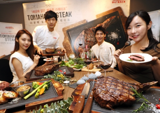 Fried chicken chain bids for Outback Steakhouse Korea