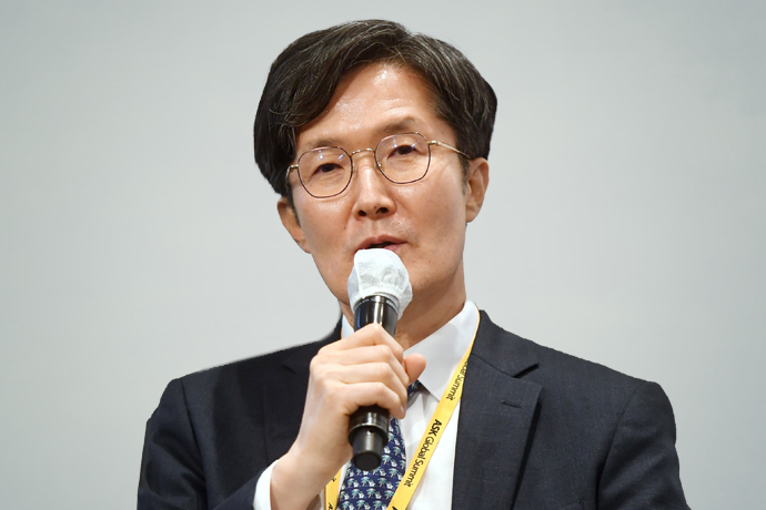 Public Officials Benefit Association's (POBA) CIO Jang Dong-hun