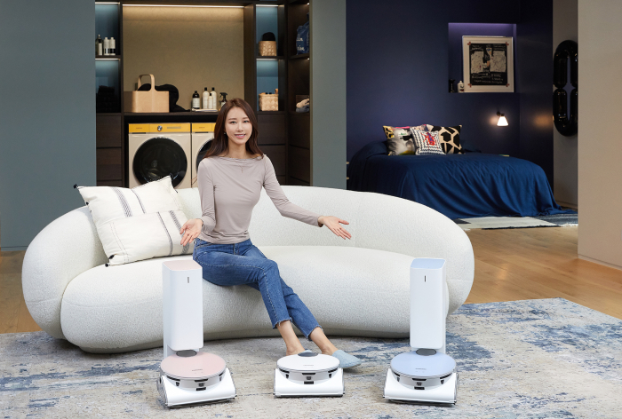 Samsung’s　Bespoke　JetBot　AI　vacuum　cleaner.