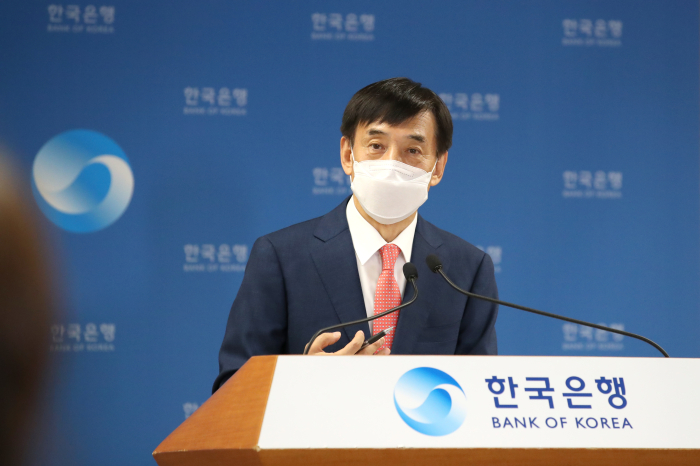 Bank　of　Korea　Governor　Lee　Ju-yeol　suggested　the　central　bank　needs　to　raise　interest　rates　within　this　year.