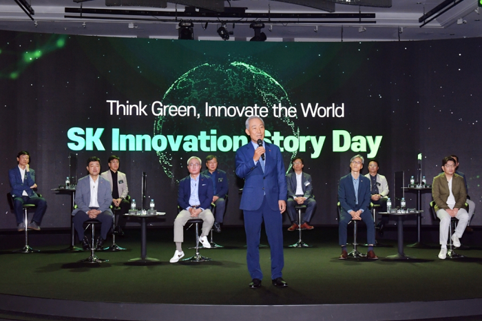 Kim　Jong-hoon,　chairman　of　SK　Innovation's　board　of　directors,　speaks　at　the　company's　Story　Day