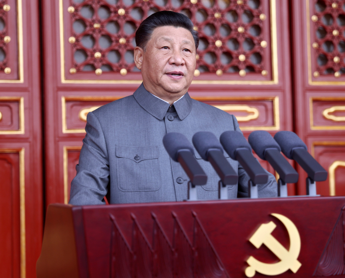Xi　Jinping　gives　a　speech　on　July　2　to　mark　the　Community　Party's　100th　anniversary 