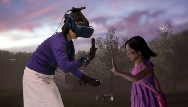 A　mother　reunites　with　her　late　daughter　through　the　use　of　virtual　reality　technology　in　the　MBC　documentary　Meeting　You.