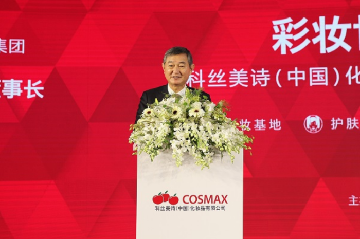 Cosmax　founder　and　Chairman　Lee　Kyung-soo　in　China