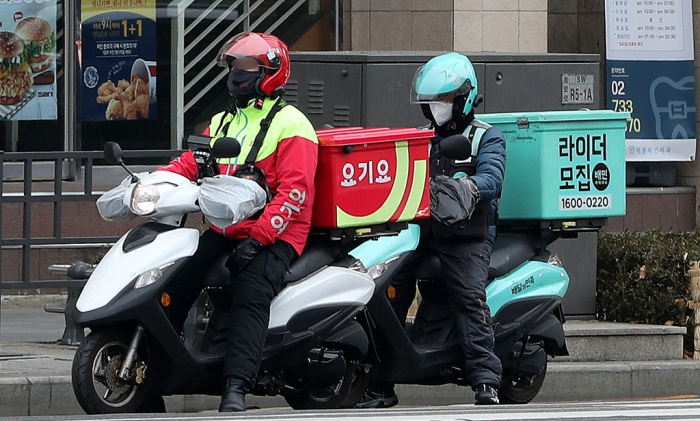 Yogiyo　delivery　riders