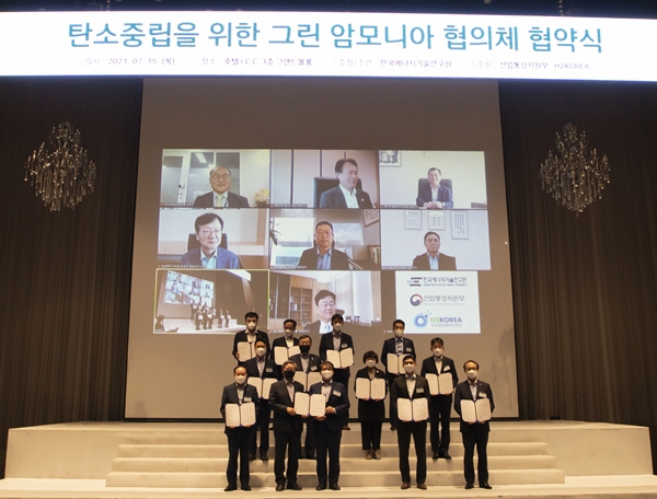 The　agreement　ceremony　held　on　July　15　(Courtesy　of　Samsung　Engineering)