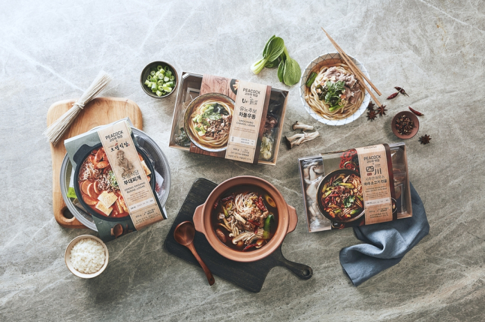 E-mart is the pioneer in commercializing famous restaurant meals into home meal replacements (HMRs).