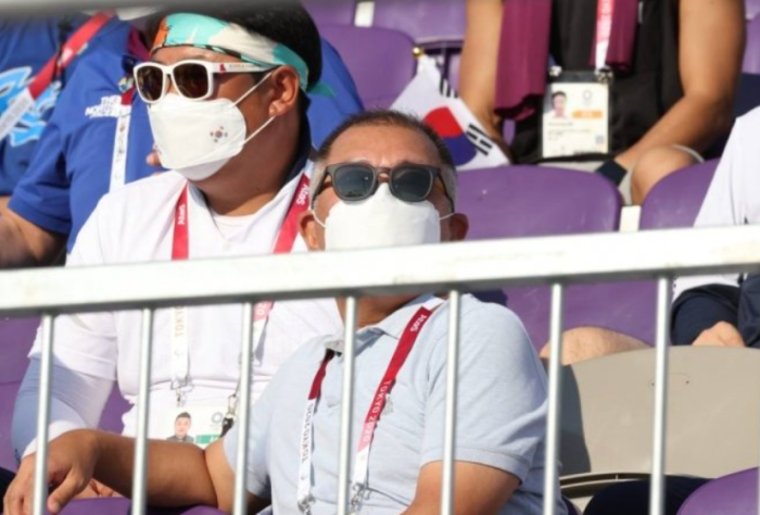 Chung　Euisun　watching　the　women’s　archery　competition　in　Tokyo　July　25