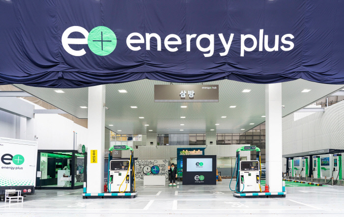 GS　Caltex’s　first　future-concept　gas　station　Energy　Plus　Hub　Sambang,　located　in　Seocho　District,　Seoul.