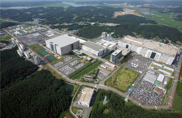 LG　Display's　main　plant　in　Paju