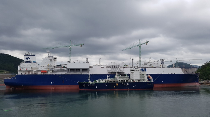 Korea LNG Bunkering’s LNG carrier SM Jeju LNG2 is loading the gas using the ship-to-ship method in May.