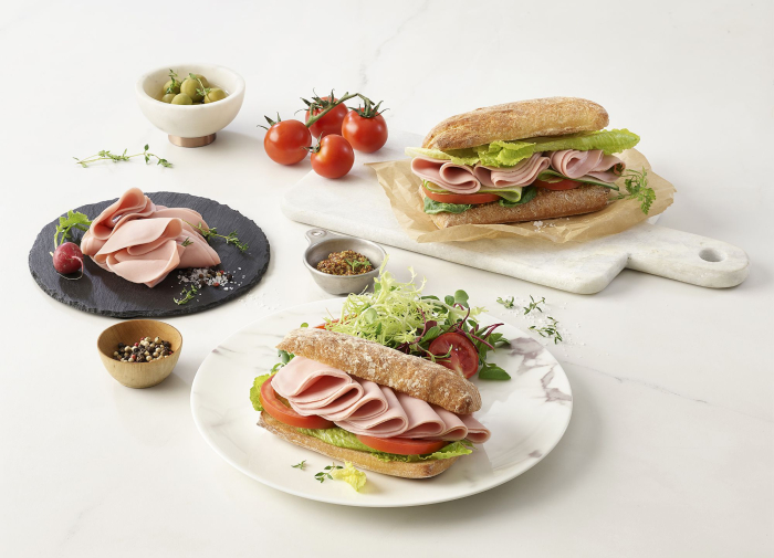 Sandwiches　made　with　Shinsegae　Food’s　Better　Meat　cold　cuts.