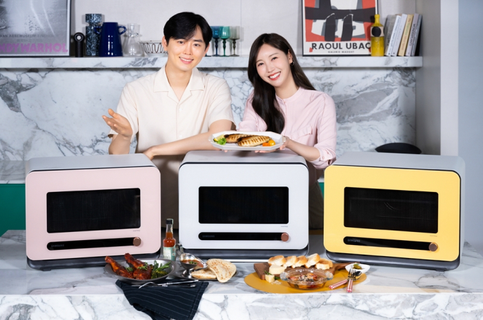 Samsung’s　Bespoke　Qooker　is　specially　designed　to　cook　HMRs　such　as　meal　kits.