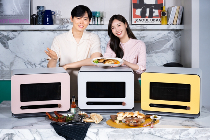 Samsung’s Bespoke Qooker is specially designed to cook HMRs such as meal kits.